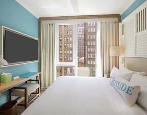 King room with TV at Margaritaville Resort Times Square.