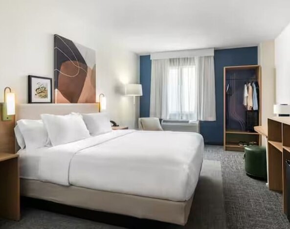 Day use room with TV at Spark By Hilton Kannapolis.