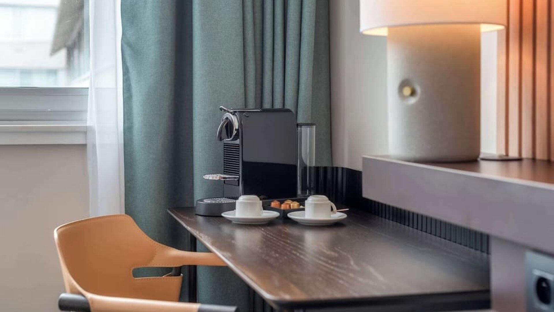 Work space at DoubleTree By Hilton Paris Bougival.