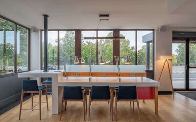 Coworking station at DoubleTree By Hilton Paris Bougival.