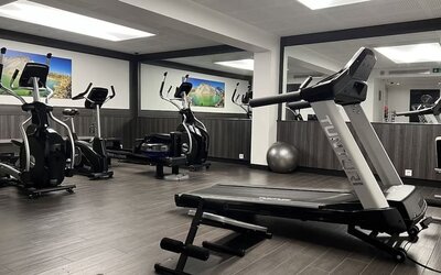 Fitness center at DoubleTree By Hilton Paris Bougival.