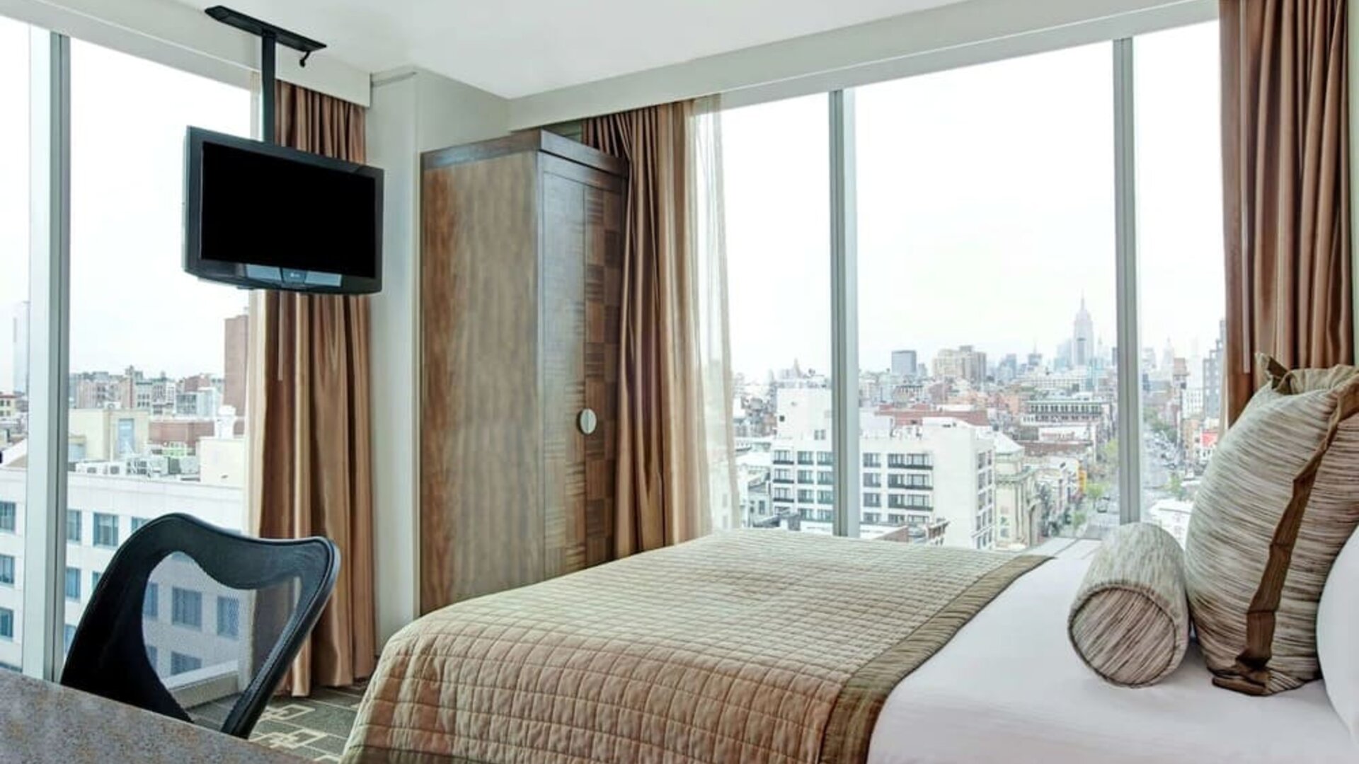 Day room with TV at Wyndham Garden Chinatown NYC.