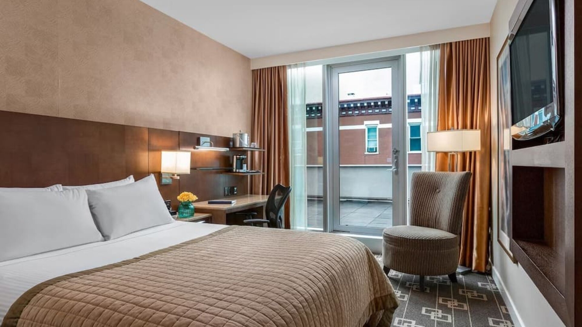 Romantic king room at Wyndham Garden Chinatown NYC.