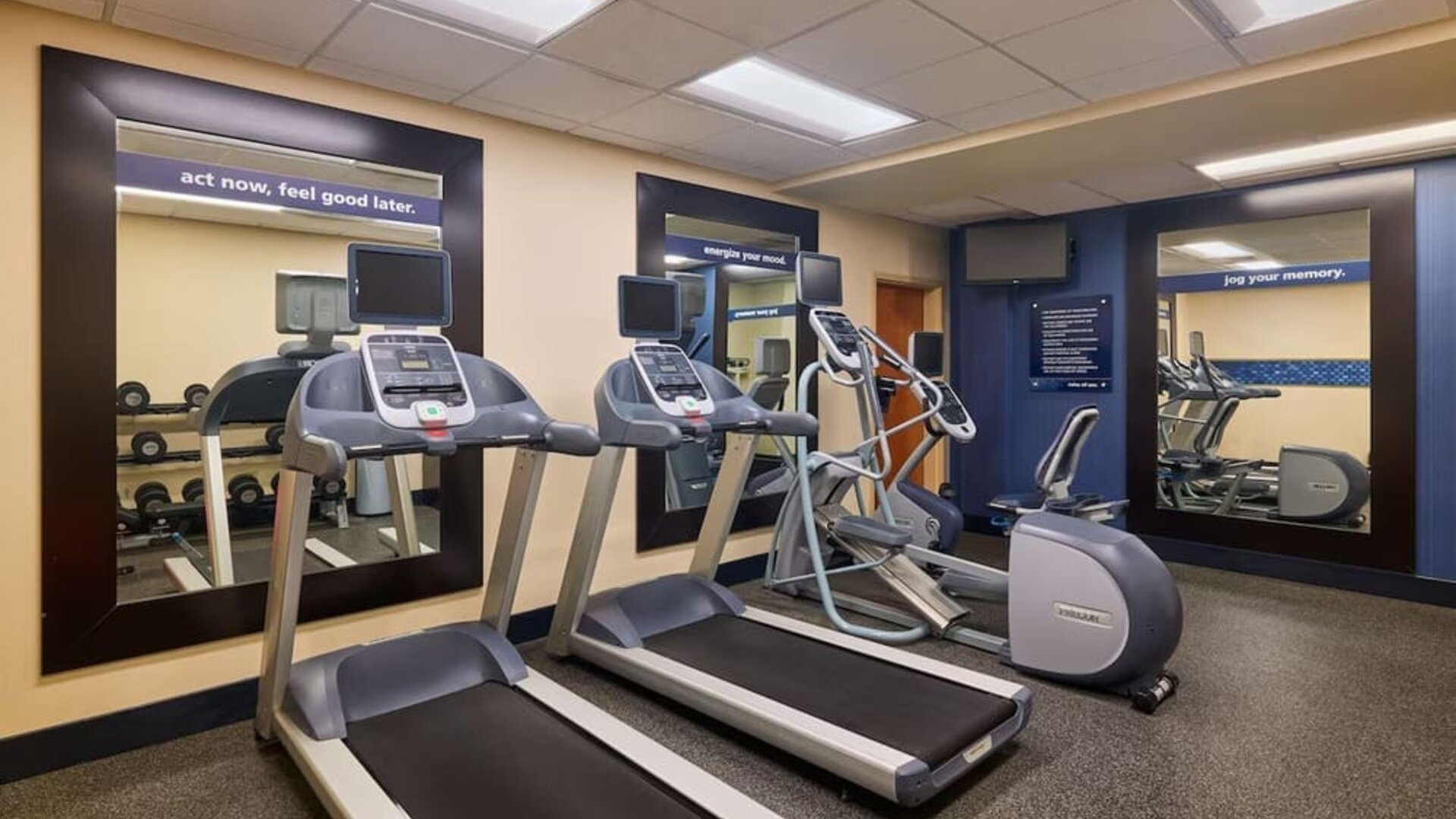 Fitness center at Hampton Inn & Suites Providence/Smithfield.
