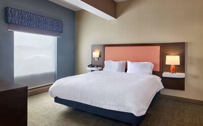 Day use room with natural light at Hampton Inn & Suites Providence/Smithfield.