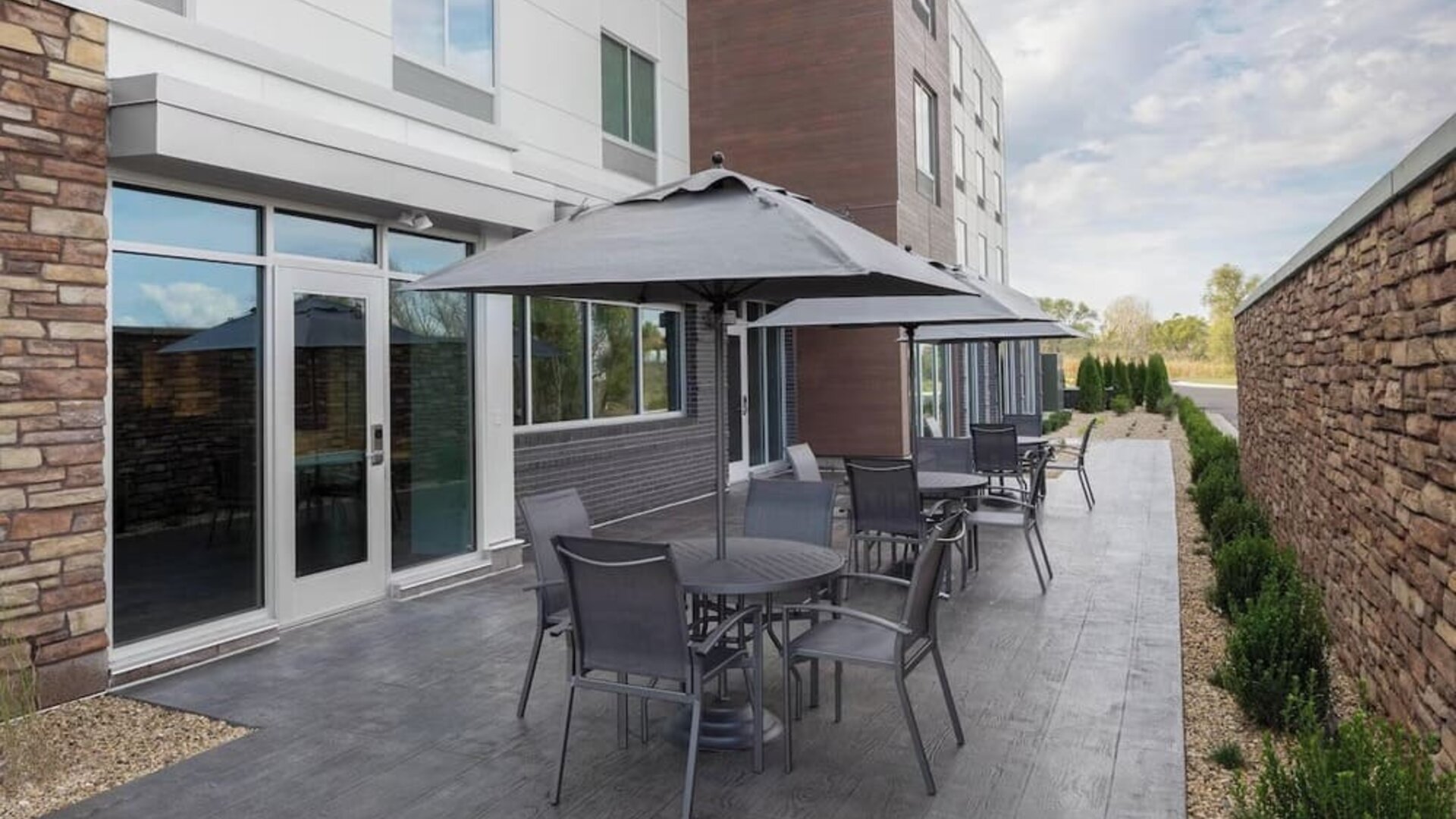 Outdoor seats perfect for coworking at Fairfield Inn & Suites By Marriott Kenosha Pleasant Prairie.