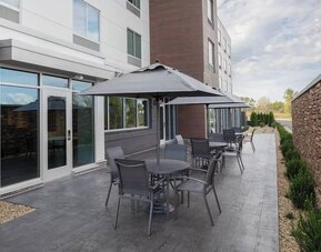 Outdoor seats perfect for coworking at Fairfield Inn & Suites By Marriott Kenosha Pleasant Prairie.