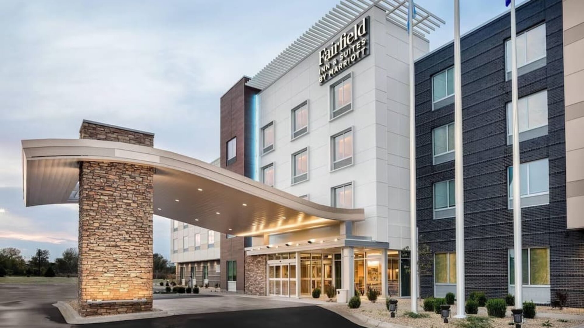 Hotel exterior at Fairfield Inn & Suites By Marriott Kenosha Pleasant Prairie.