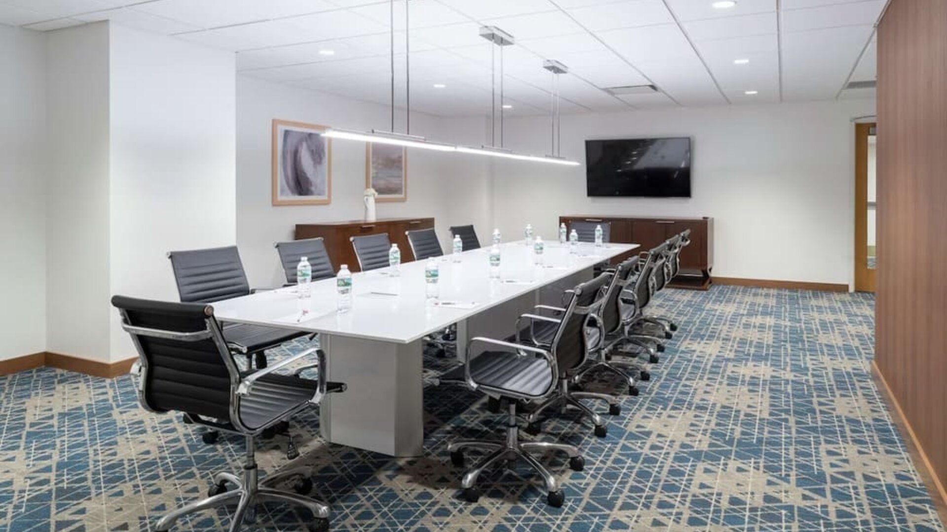 Professional meeting room at Hampton Inn Philadelphia Center City - Convention Center.