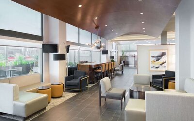 Lobby and coworking lounge at Hampton Inn Philadelphia Center City - Convention Center.