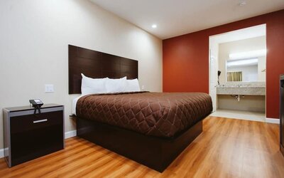 King room at Palace Inn 290 & Jones Rd.