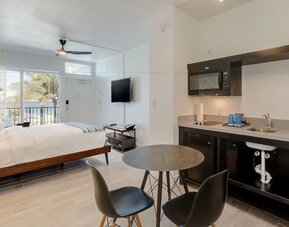 Day use room amenities at Plunge Beach Resort.