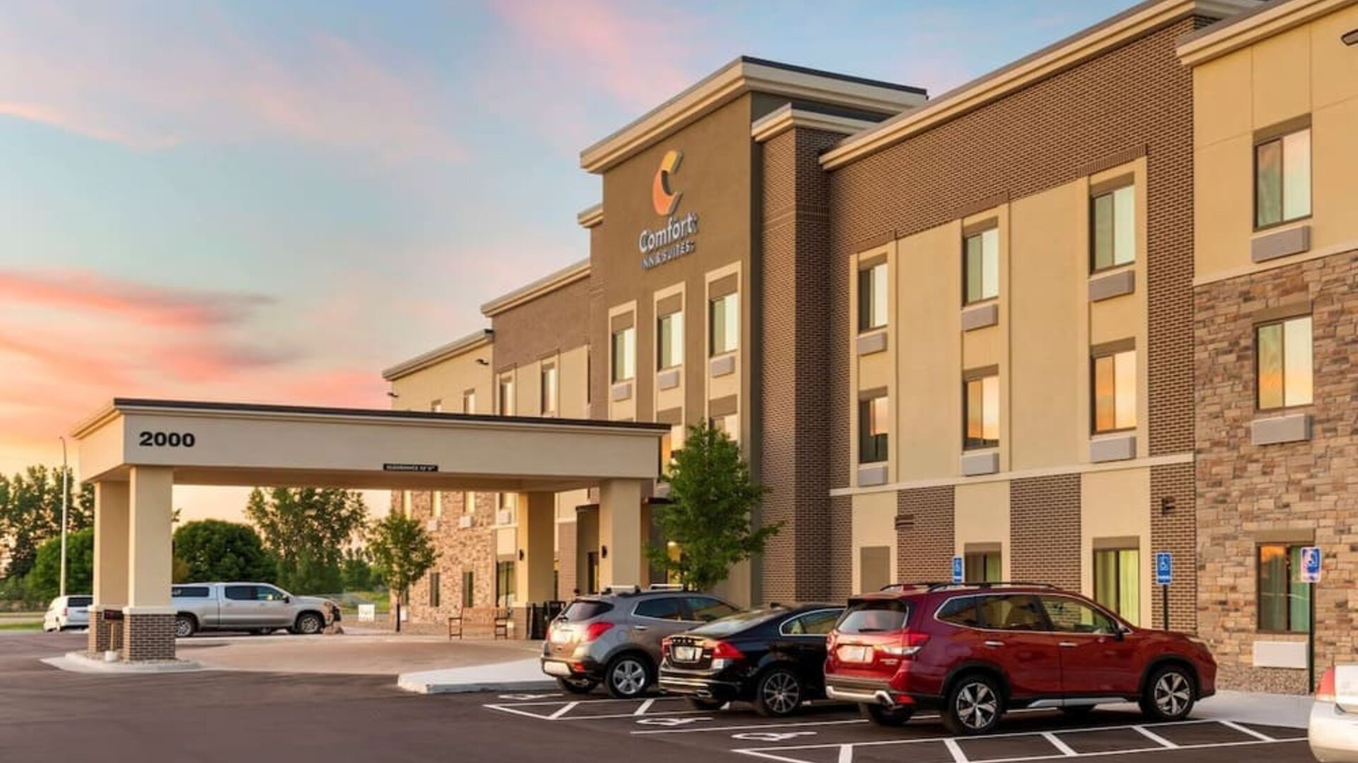 Parking available at Comfort Inn & Suites Mankato.
