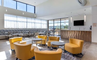 Bar and lounge area perfect for coworking at Best Western Plus Executive Residency Phoenix North Happy Valley.