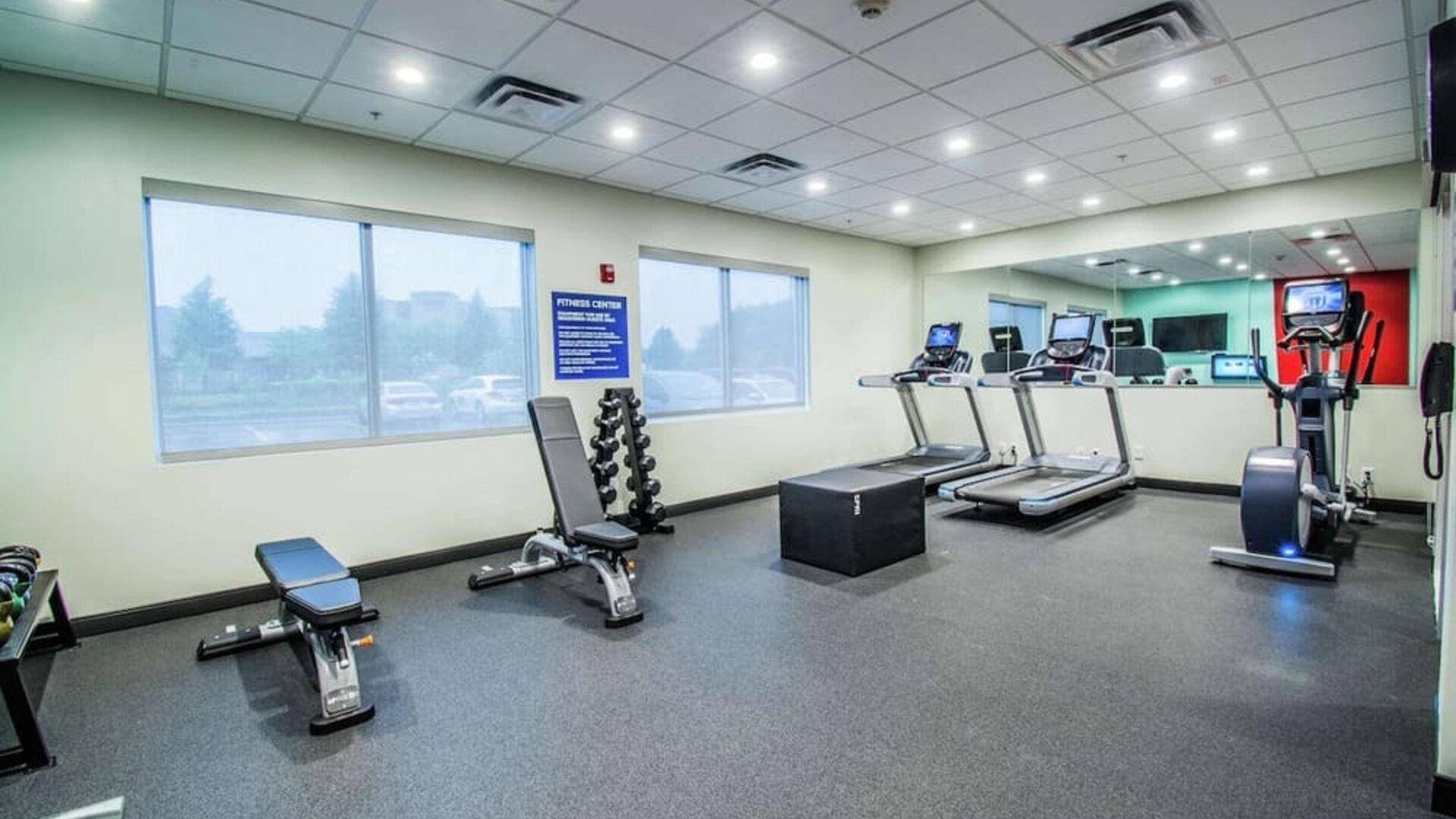 Fitness center at Tru By Hilton Bowling Green.