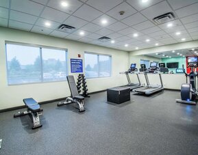 Fitness center at Tru By Hilton Bowling Green.