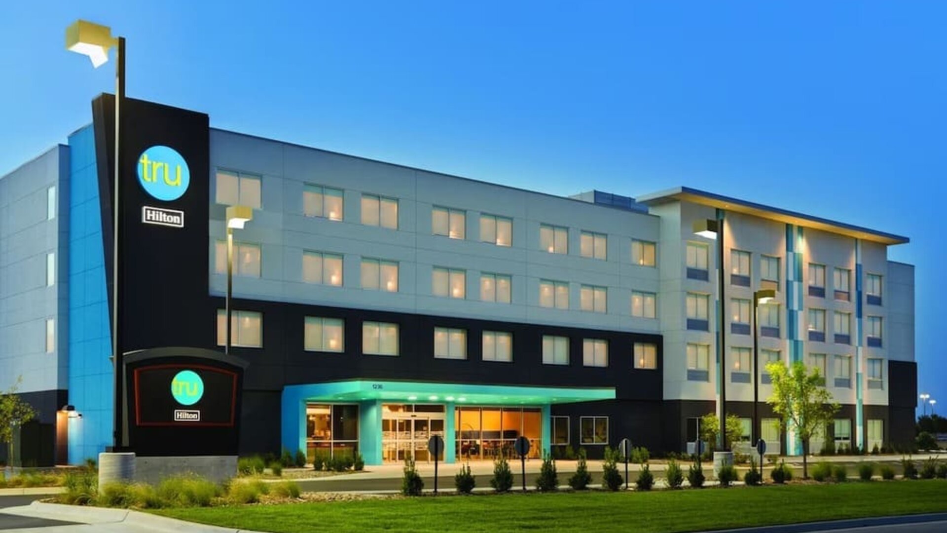 Hotel exterior at Tru By Hilton Wichita Northeast.
