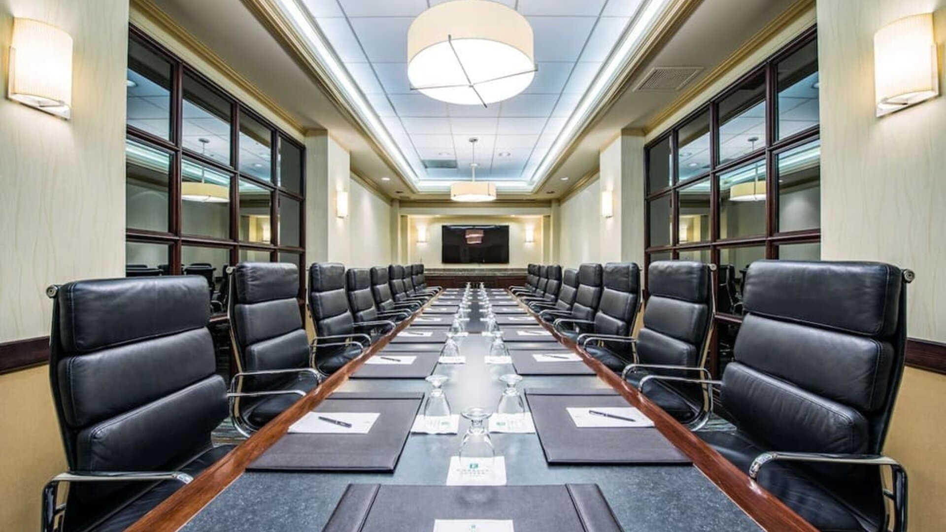 Professional meeting room at Embassy Suites By Hilton San Diego-La Jolla.