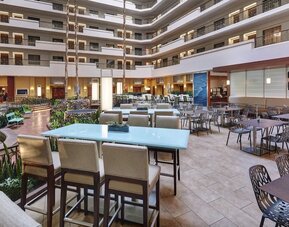 Dining area at Embassy Suites By Hilton San Diego-La Jolla.