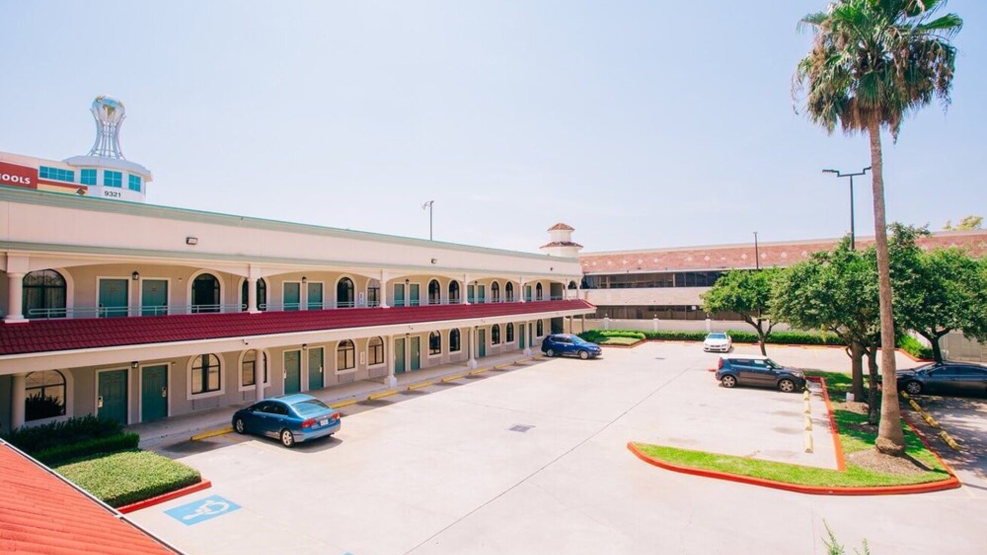 Parking area at Palace Inn Beltway 8 & Bissonnet.