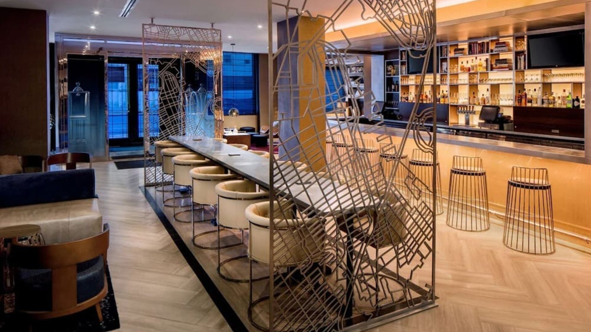 Hotel bar perfect for coworking at Hilton Brooklyn New York.