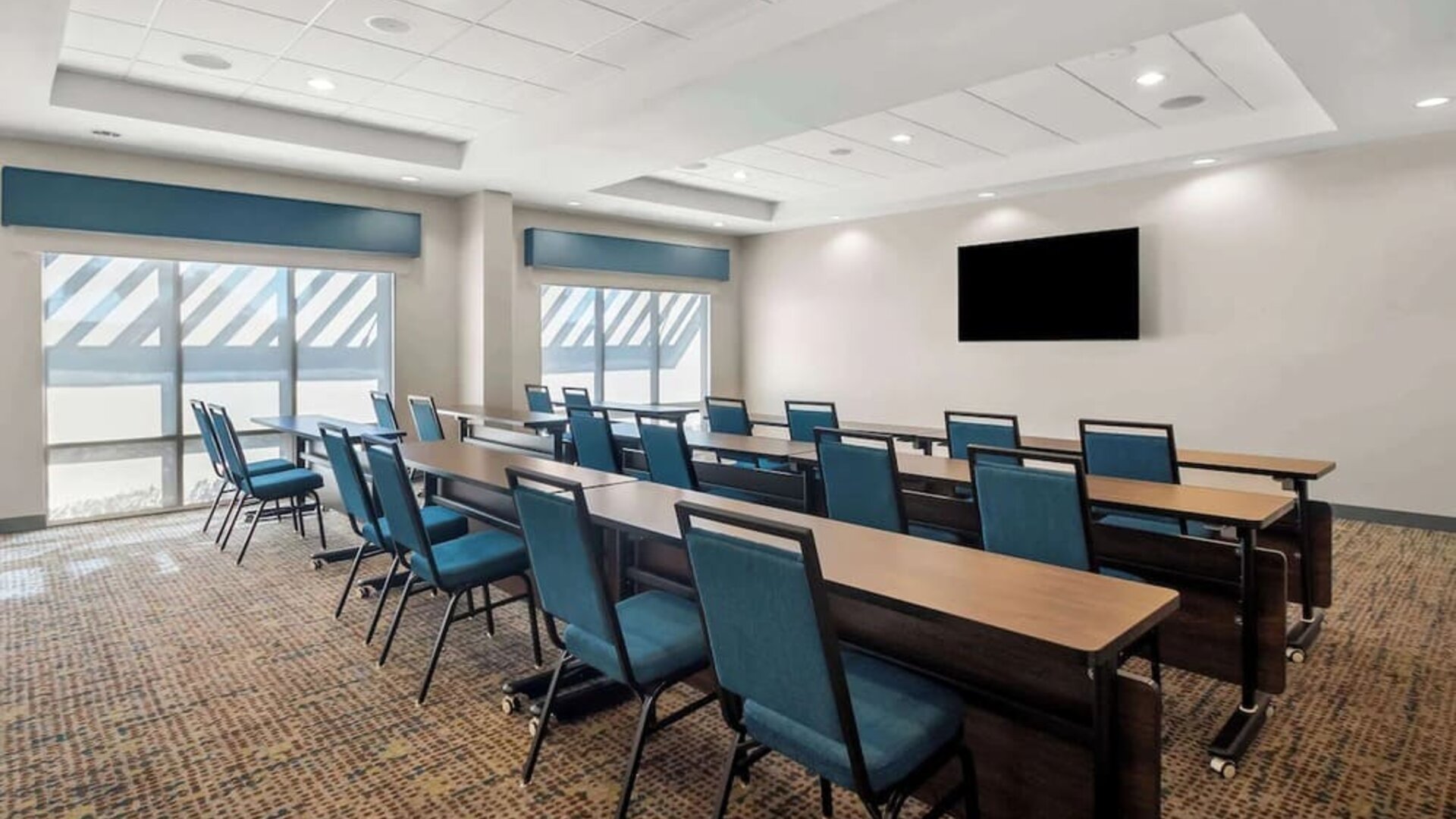 Meeting room at Hampton Inn & Suites Phoenix/Gilbert.