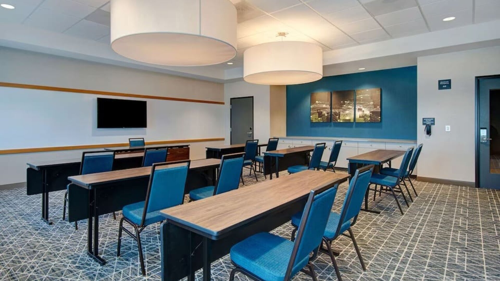Meeting room at Hampton Inn & Suites Sunnyvale Silicon Valley.