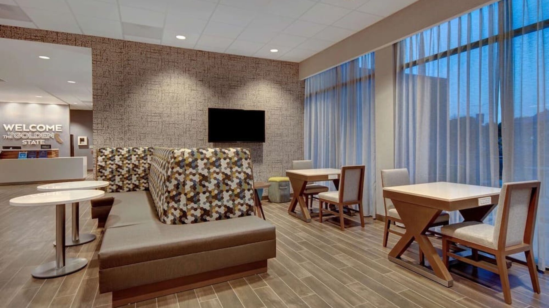 Lobby and coworking lounge at Hampton Inn & Suites Sunnyvale Silicon Valley.