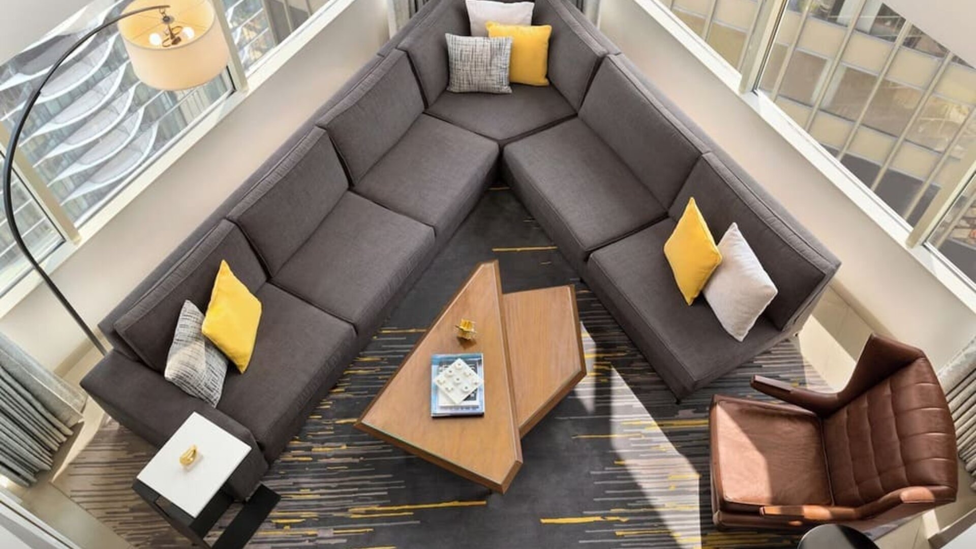 Lobby seating at Swissotel Chicago.