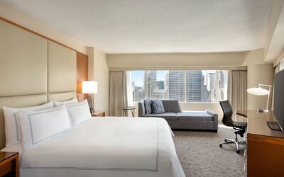 Romantic king room at Swissotel Chicago.