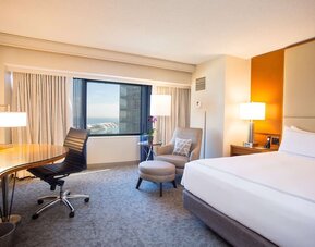 Romantic day room at Swissotel Chicago.