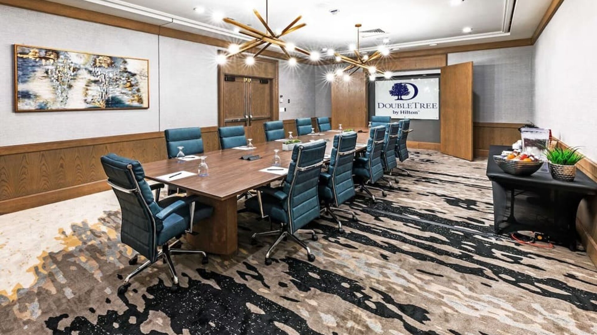 Professional meeting room at DoubleTree By Hilton Tulsa - Warren Place.