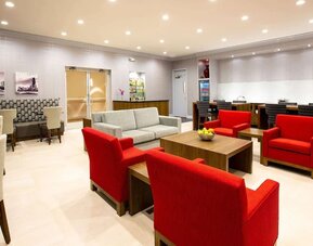 Executive lounge perfect for coworking at Hilton Chicago-Northbrook.