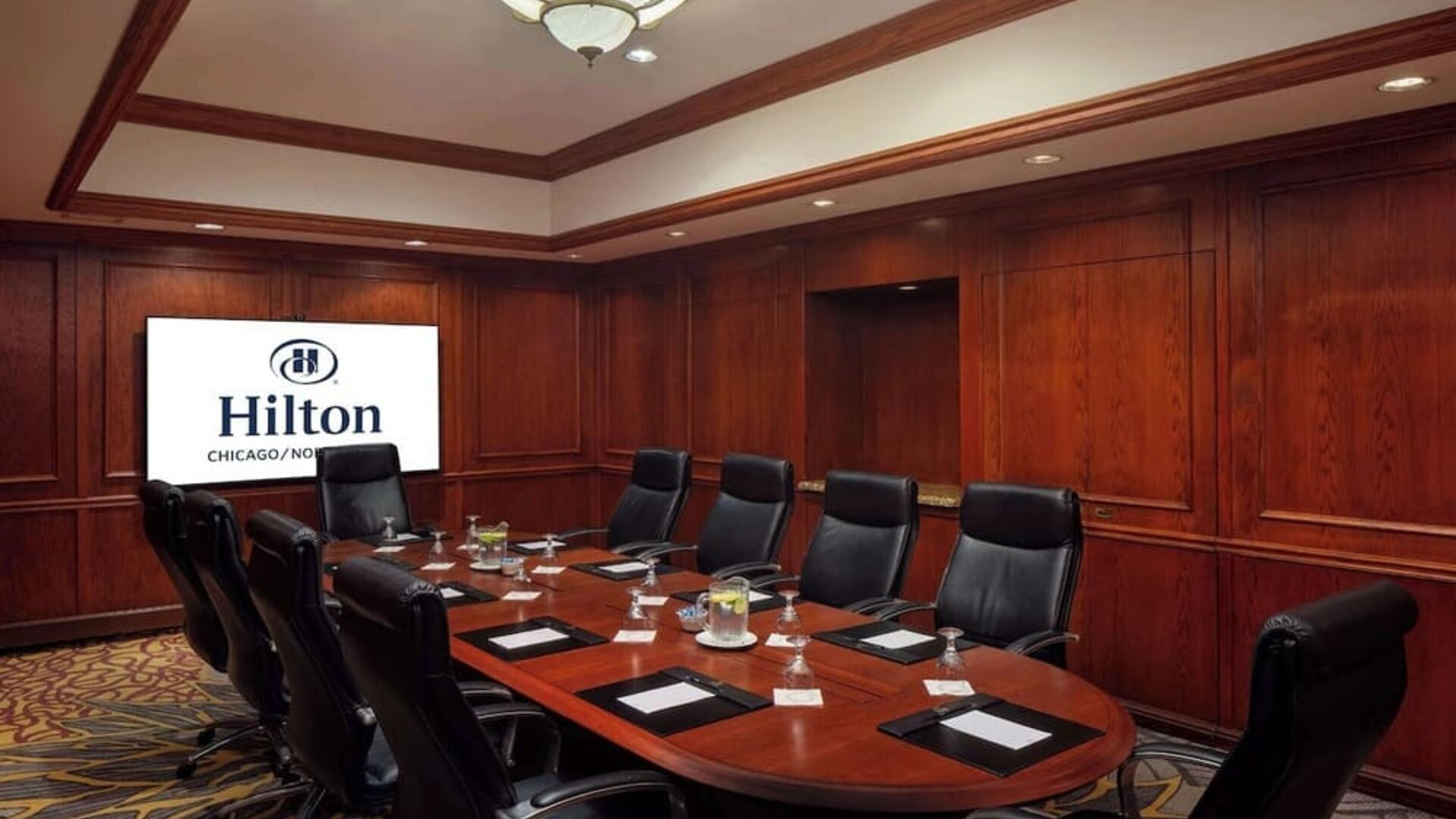 Professional meeting room at Hilton Chicago-Northbrook.
