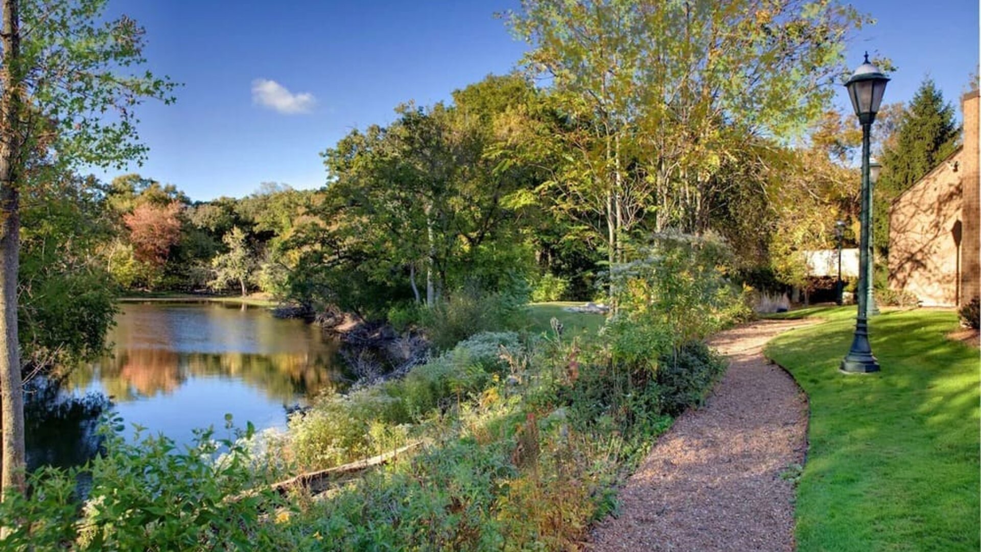 Trail by the river at Hilton Chicago-Northbrook.