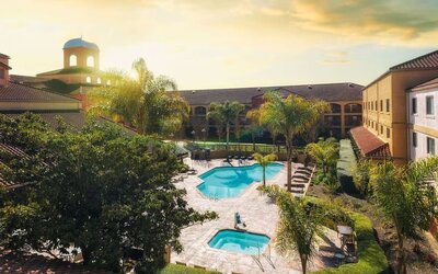 Pool and hot tub at DoubleTree By Hilton Sonoma Wine Country.