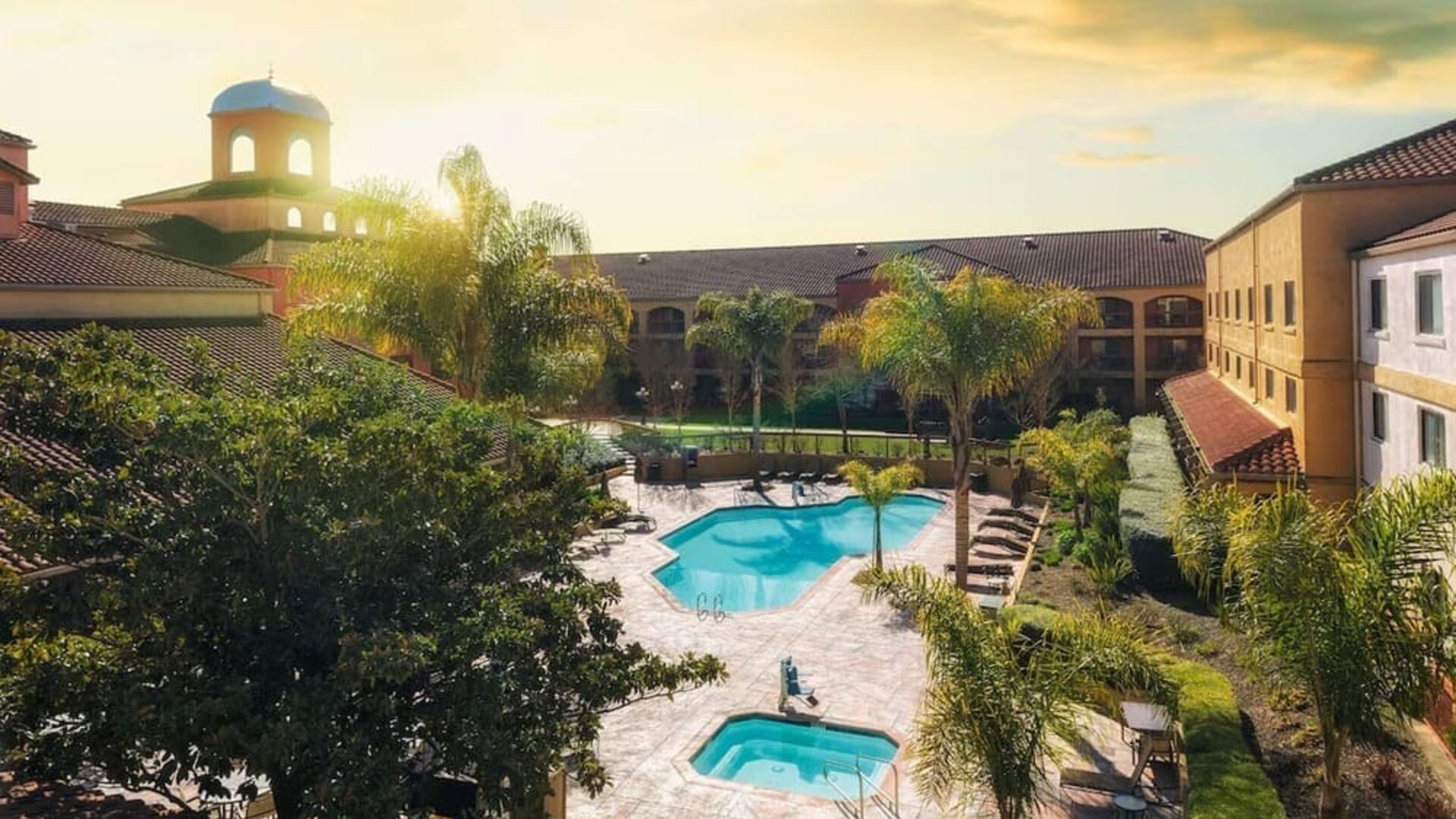 Pool and hot tub at DoubleTree By Hilton Sonoma Wine Country.