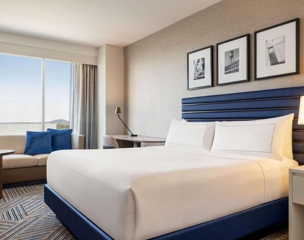 King bed at Hilton BNA Nashville Airport Terminal.
