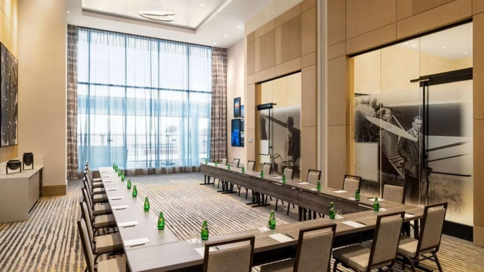 Meeting facility at Hilton BNA Nashville Airport Terminal.
