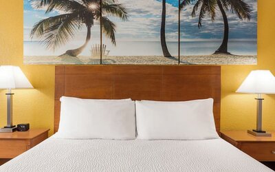 King bed at EnVision Hotel Miami International Airport.