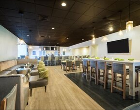 Bar and lounge area at EnVision Hotel And Conference Center Mansfield Foxboro.