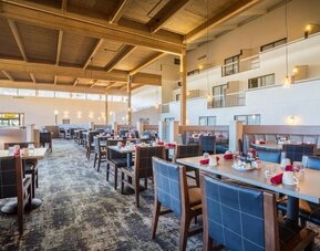 Dining area at EnVision Hotel And Conference Center Mansfield Foxboro.