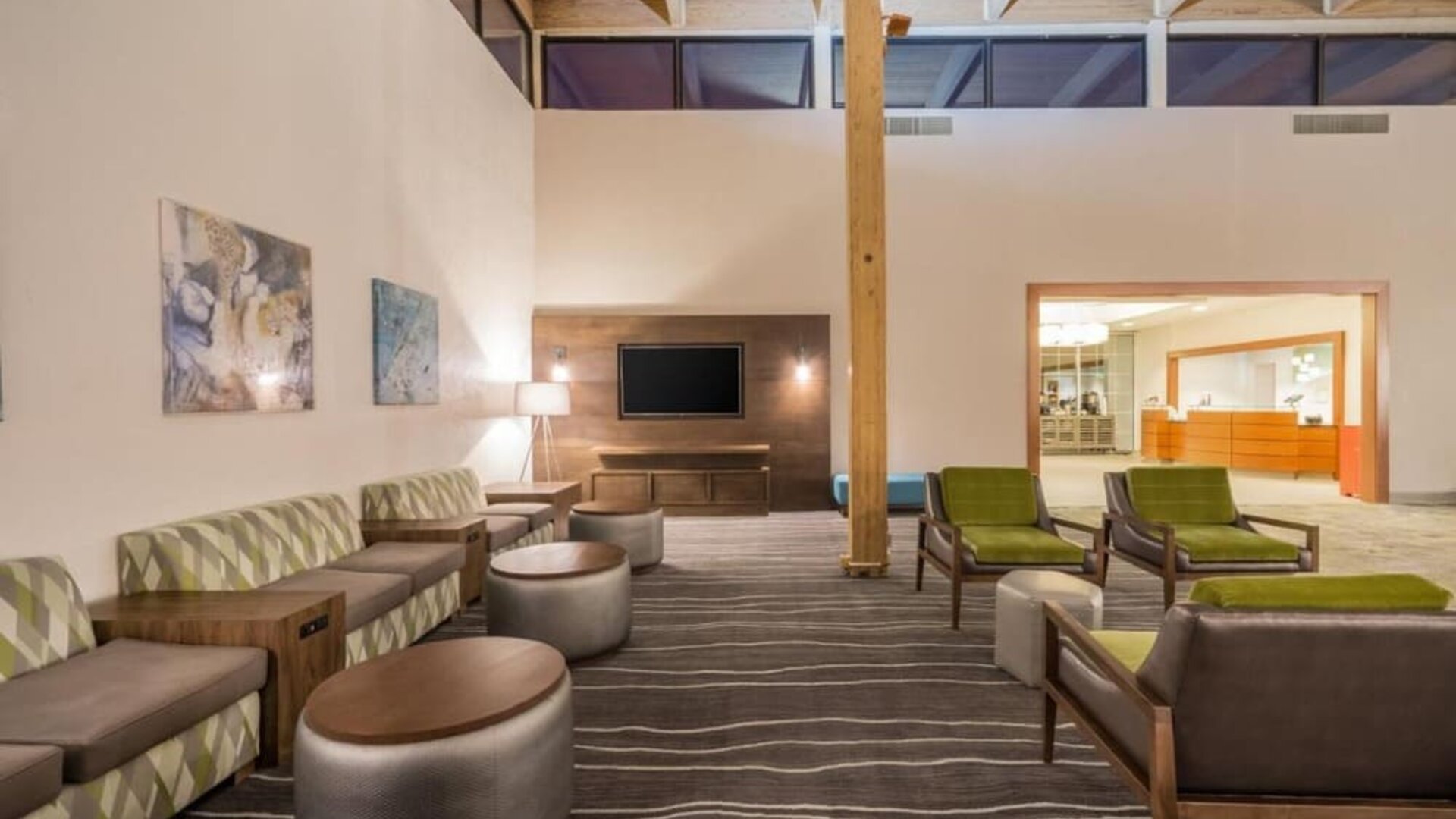 Lounge seating at EnVision Hotel And Conference Center Mansfield Foxboro.