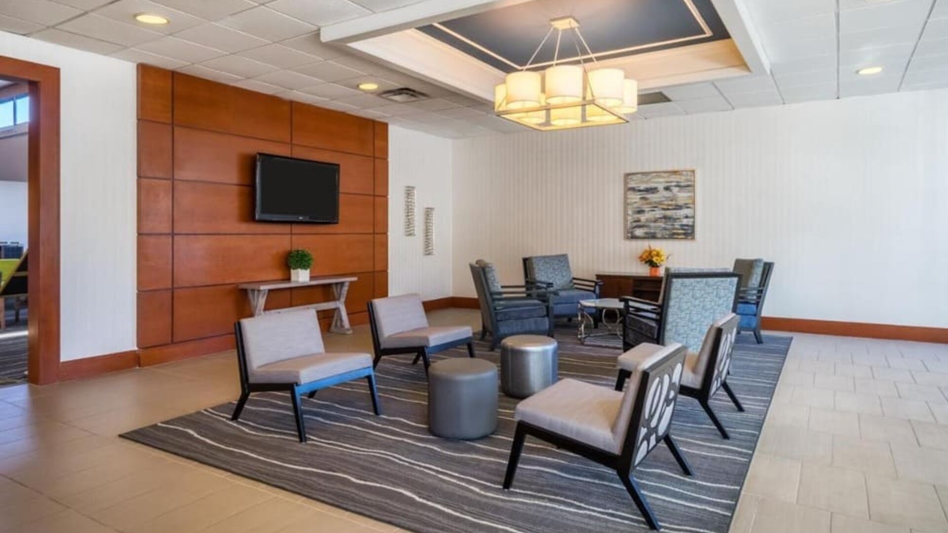 Lobby lounge at EnVision Hotel And Conference Center Mansfield Foxboro.