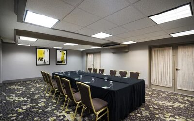 Professional meeting room at EnVision Hotel And Conference Center Mansfield Foxboro.