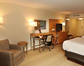 Room workspace at EnVision Hotel And Conference Center Mansfield Foxboro.