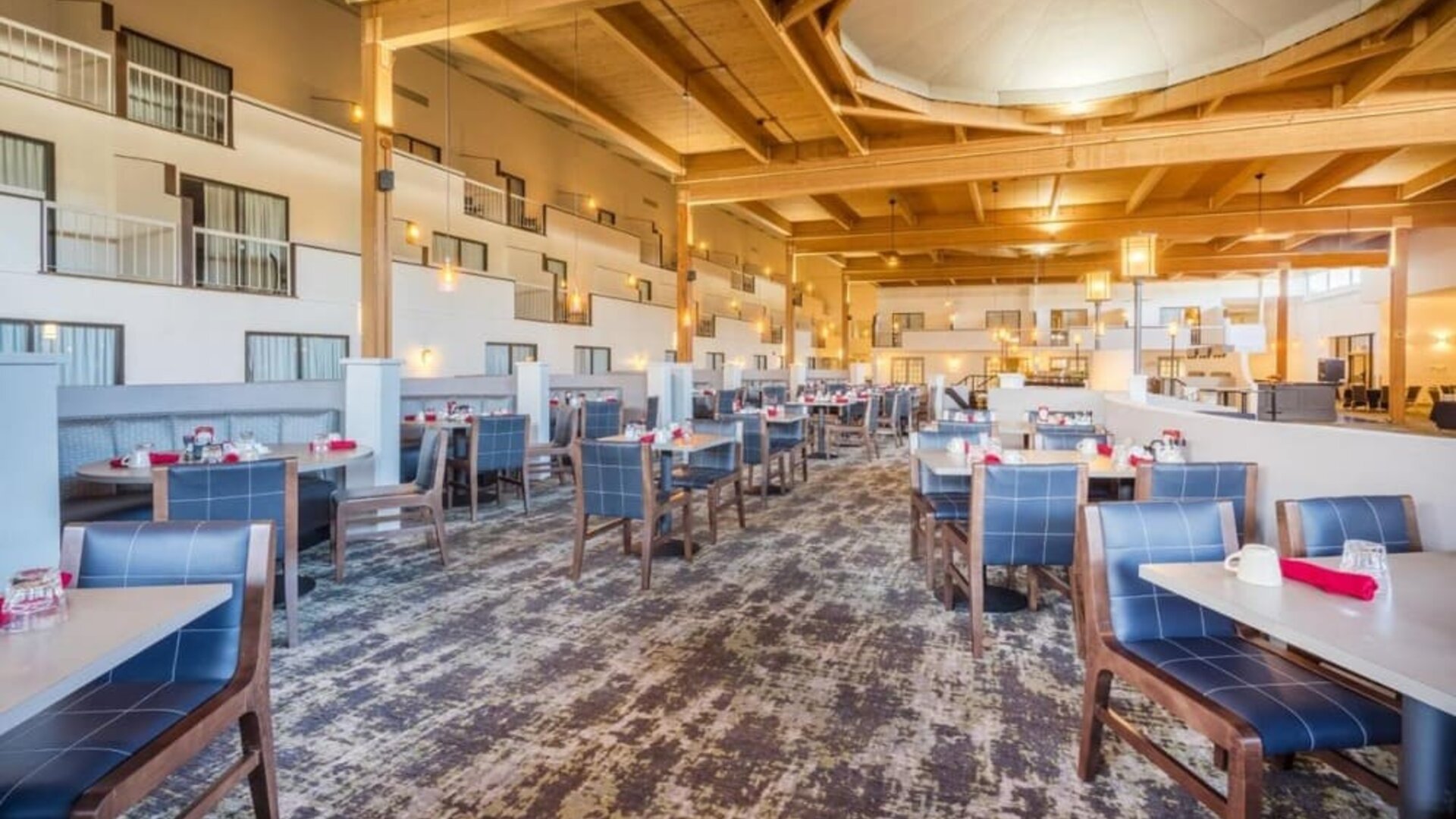 On-site restaurant at EnVision Hotel And Conference Center Mansfield Foxboro.