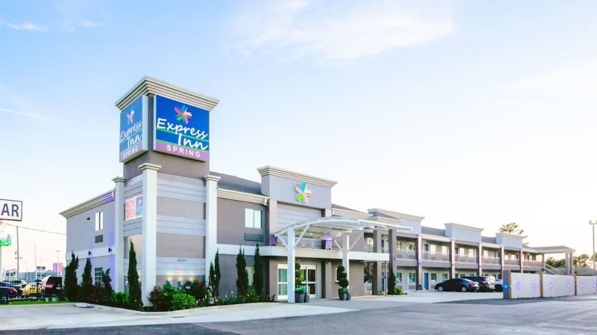 Exterior view of Express Inn - Spring.