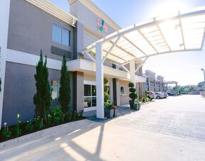 Parking area at Express Inn - Spring.