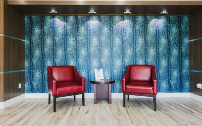 Lobby lounge at Express Inn - Spring.